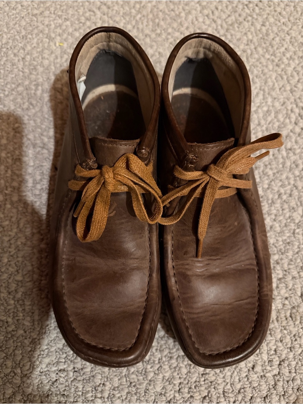 Clarks Men’s Brown Leather Chukka Boots with Crepe Sole - Picture 4 of 5